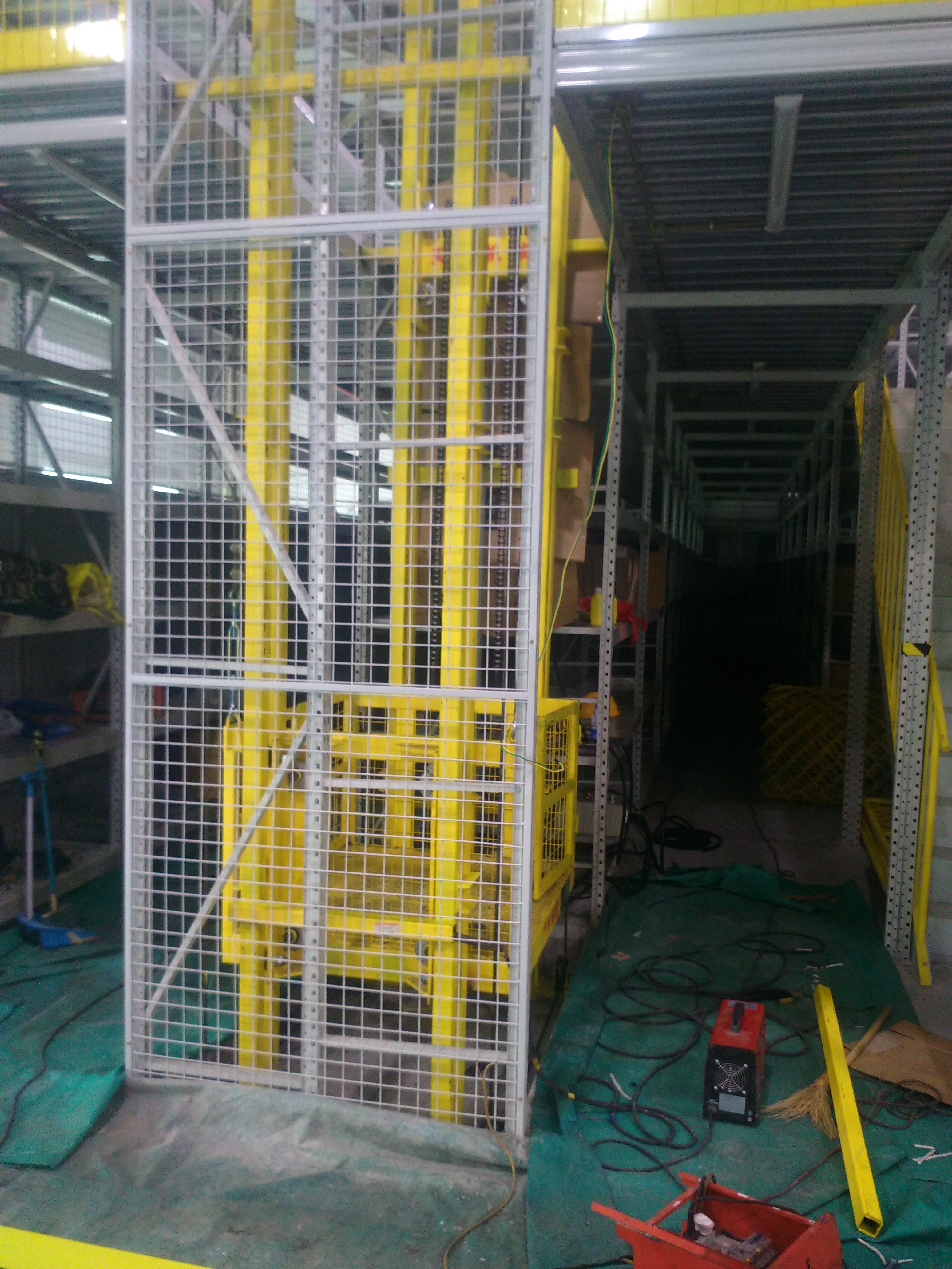 3吨货梯现场安装