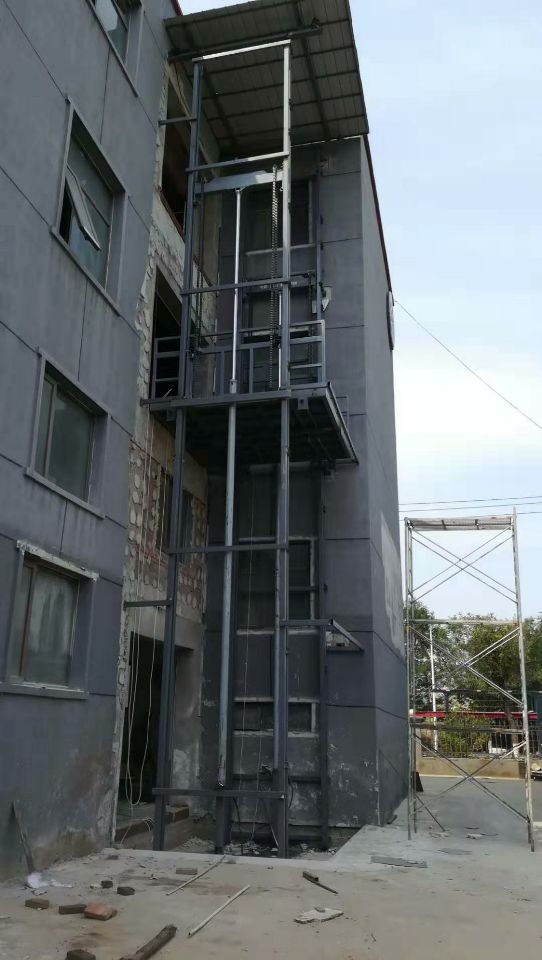 4层室外货梯